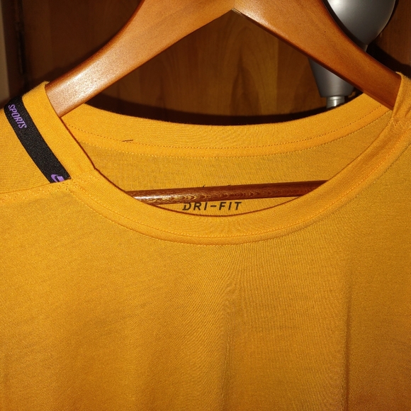 NIKE TEE - Picture 2 of 7